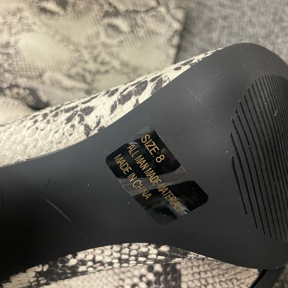 Snakeskin over the knee boots - Picture 6 of 6